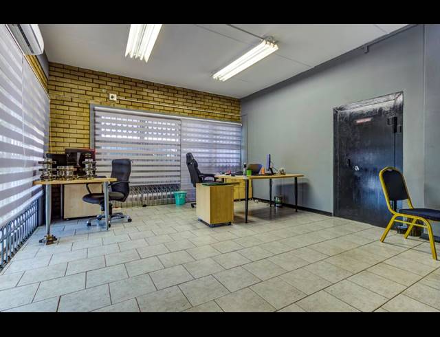 3,400M² BUILDING FOR SALE IN VULCANIA